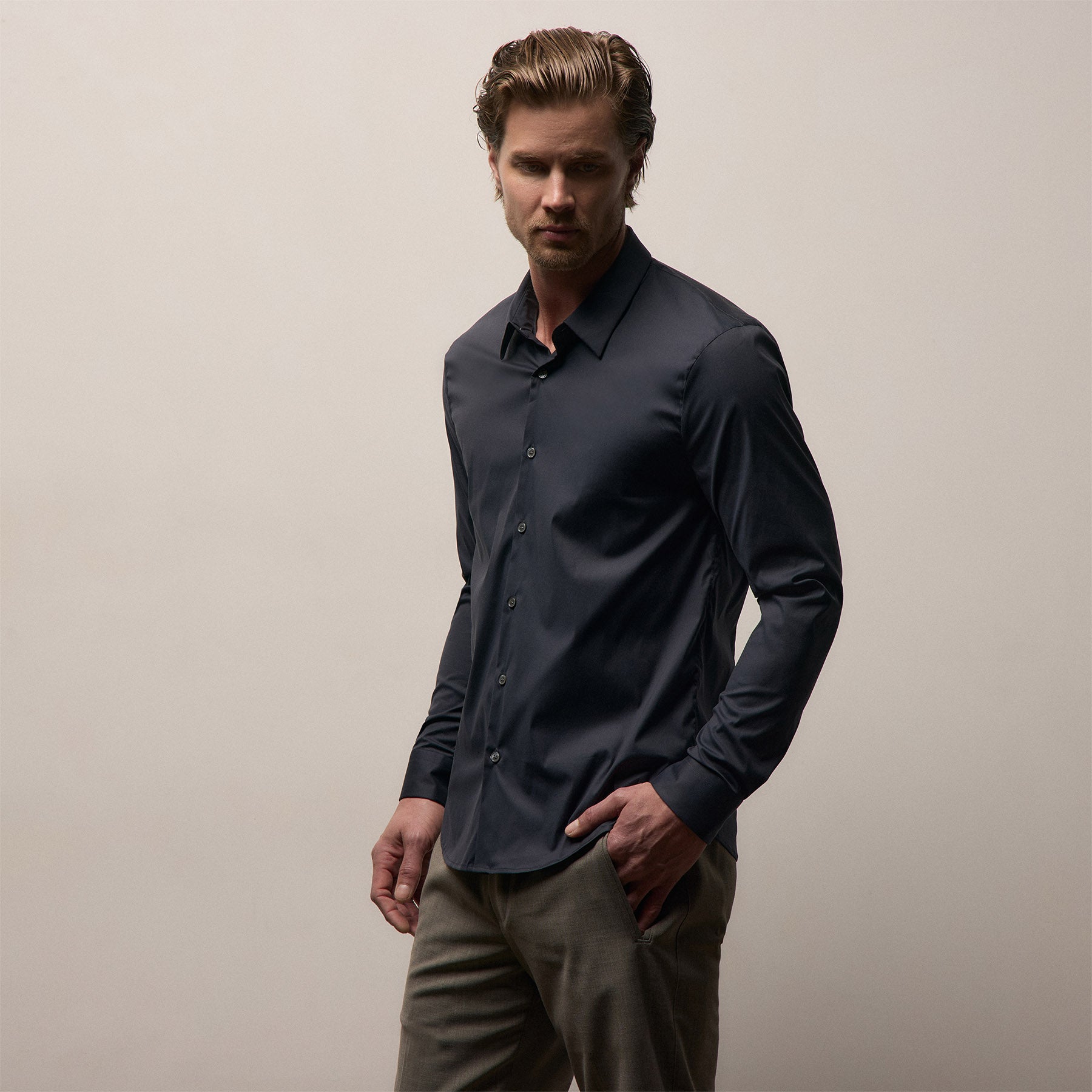 Matte Stretch Poplin Dress Shirt in Navy | James Perse Los Angeles