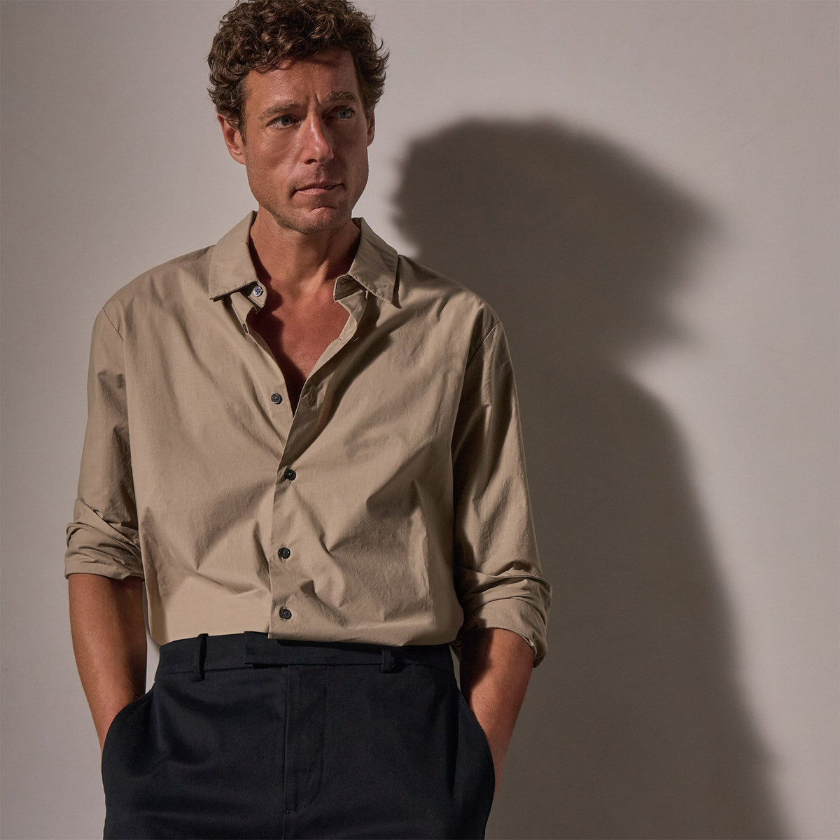 Slim Fit Stretch Poplin Shirt in Overcast | James Perse Los Angeles