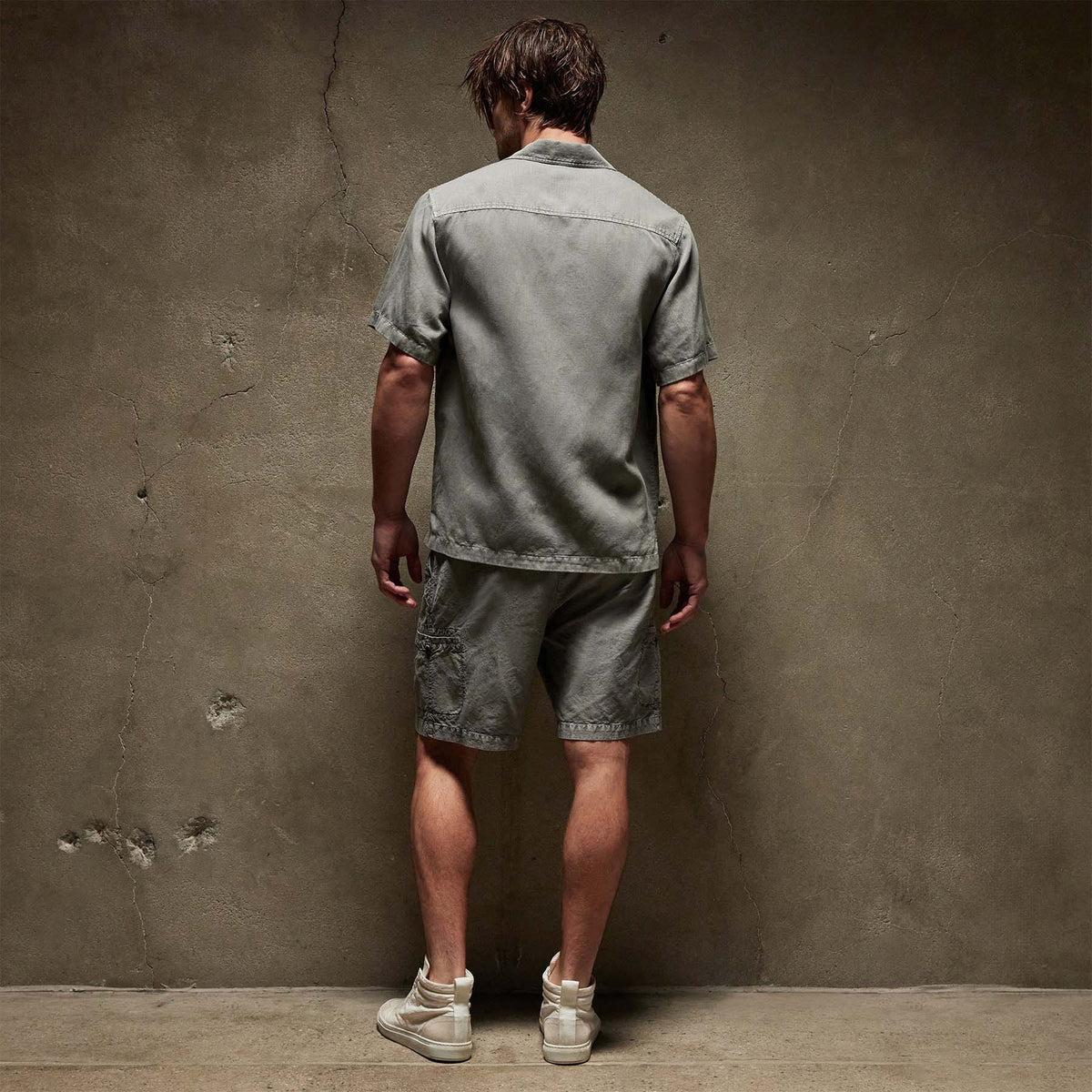 Cotton Linen Short Sleeve in Silver Grey Pigment | James Perse Los Angeles