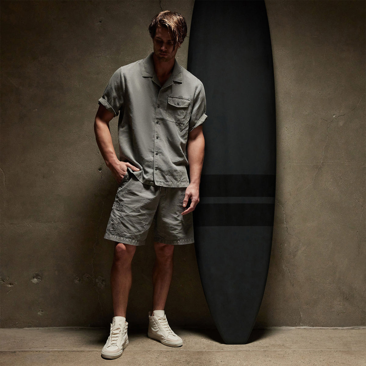 Cotton Linen Short Sleeve in Silver Grey Pigment | James Perse Los Angeles