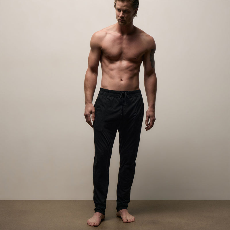 Luxe Lotus Jersey Tapered Lounge Pant in Black | James Perse Los Angeles