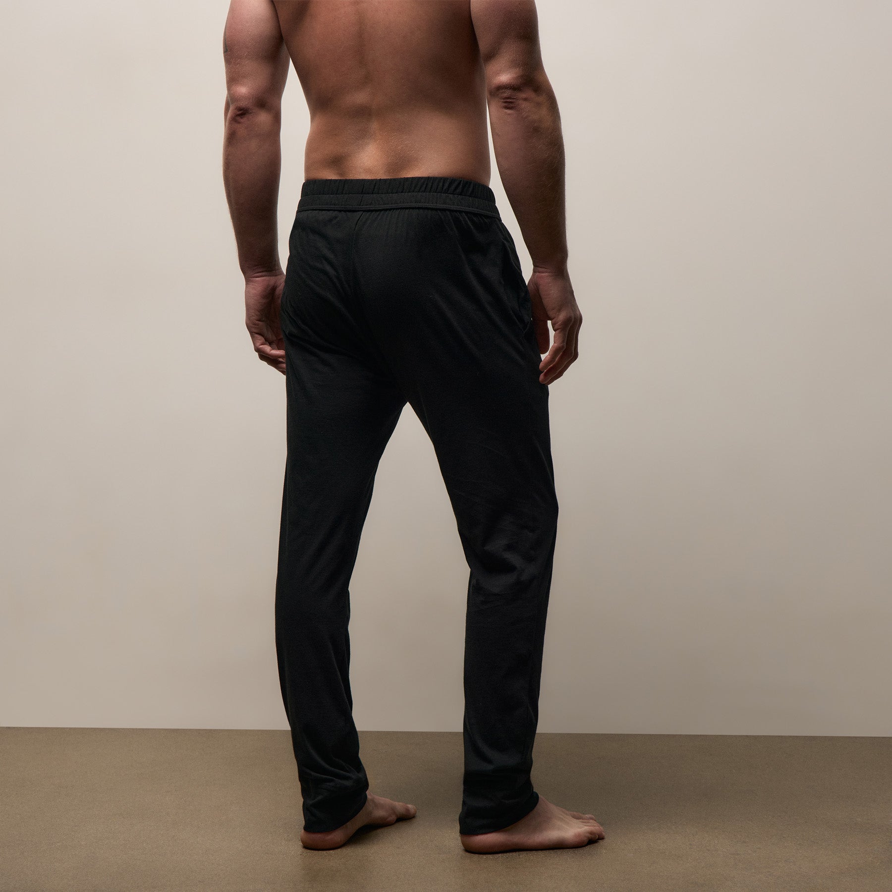Luxe Lotus Jersey Tapered Lounge Pant in Black | James Perse Los Angeles