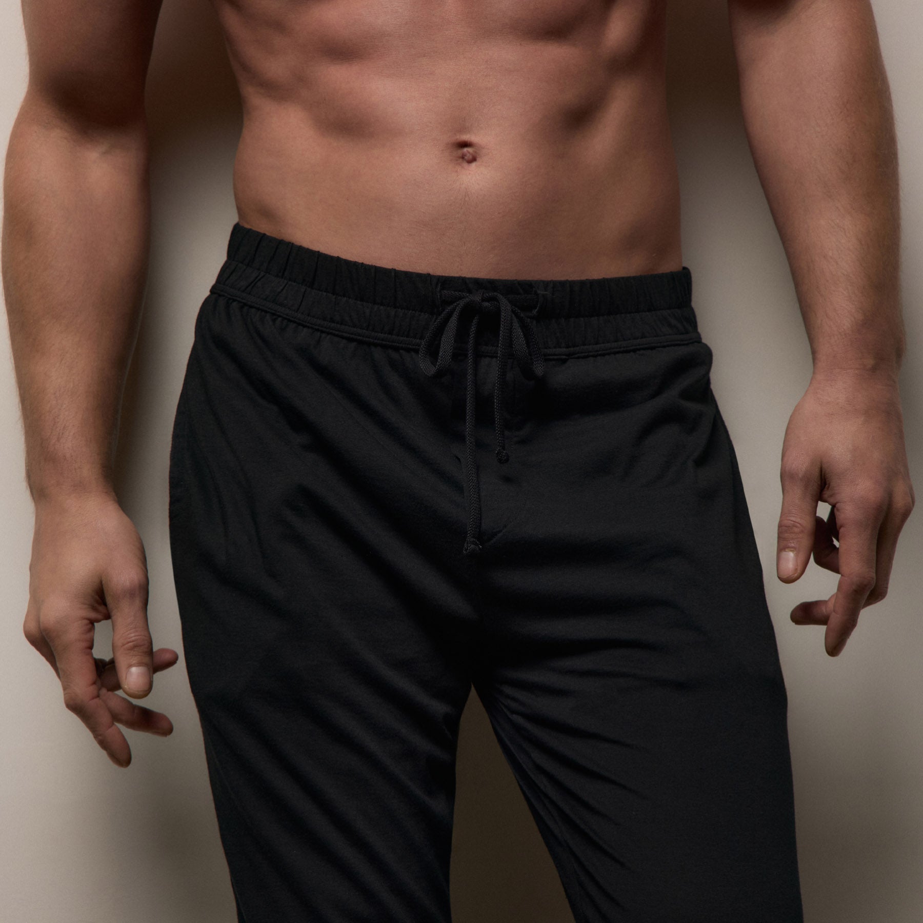 JAMES PERSEのパンツになります Luxe Lotus Jersey Tapered Lounge Pant in Black | James Perse Los