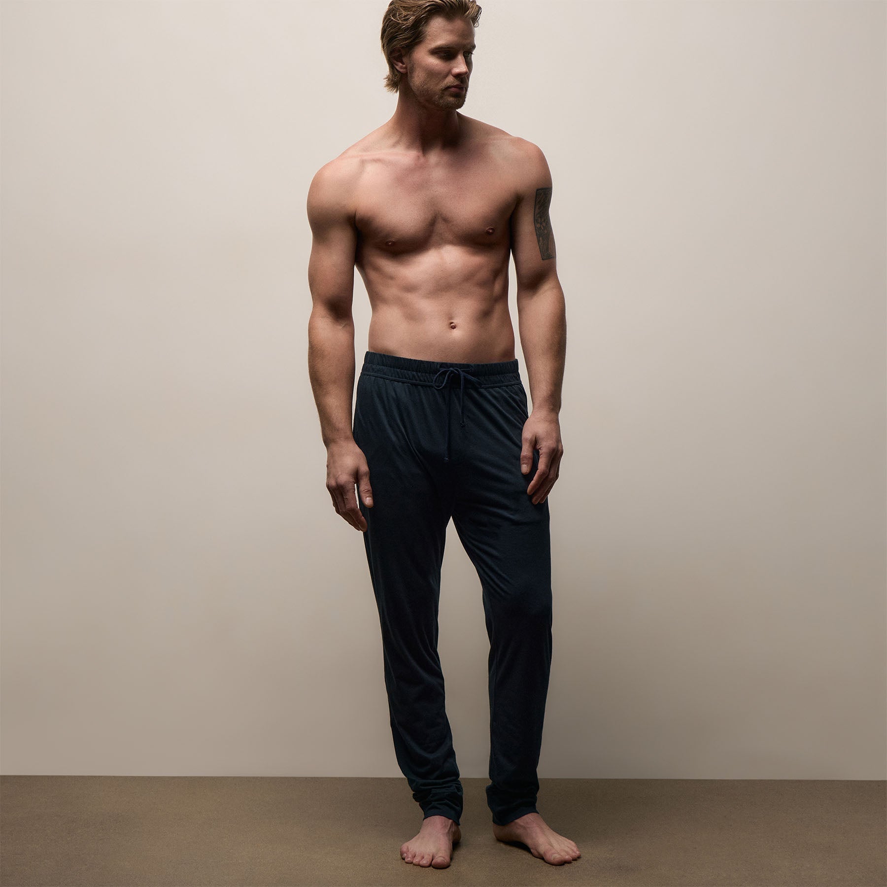Luxe Lotus Jersey Tapered Lounge Pant in French Navy | James Perse Los Angeles