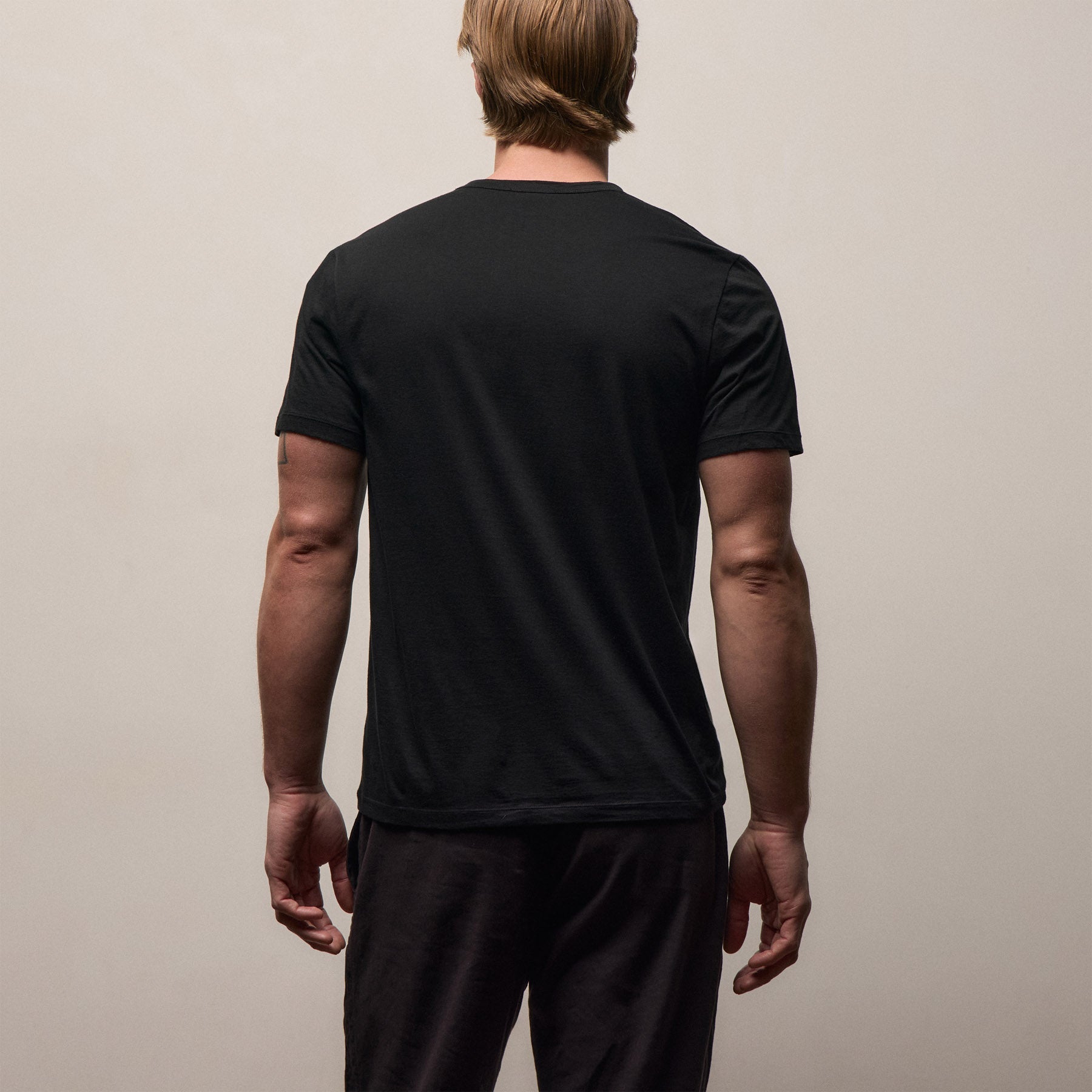 Luxe Lotus Jersey Tee in Black | James Perse Los Angeles