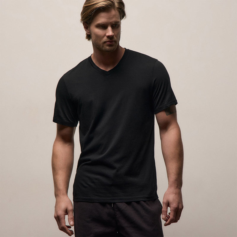 Luxe Lotus Jersey V Neck in Black | James Perse Los Angeles