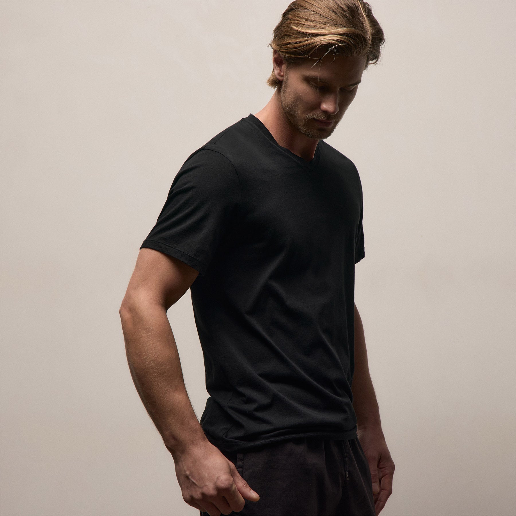 Luxe Lotus Jersey V Neck in Black | James Perse Los Angeles