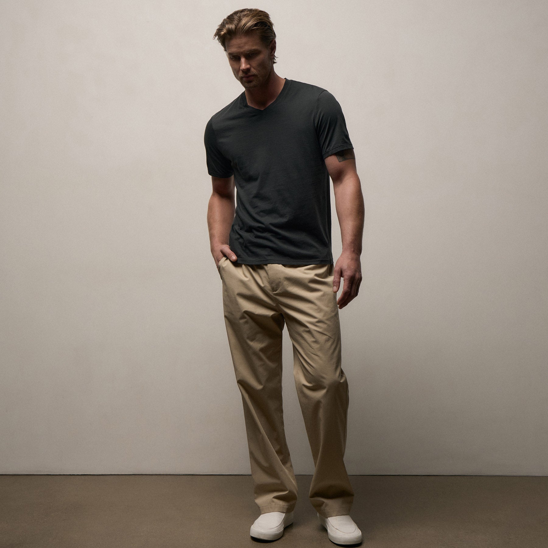 Luxe Lotus Jersey V Neck in Carbon | James Perse Los Angeles