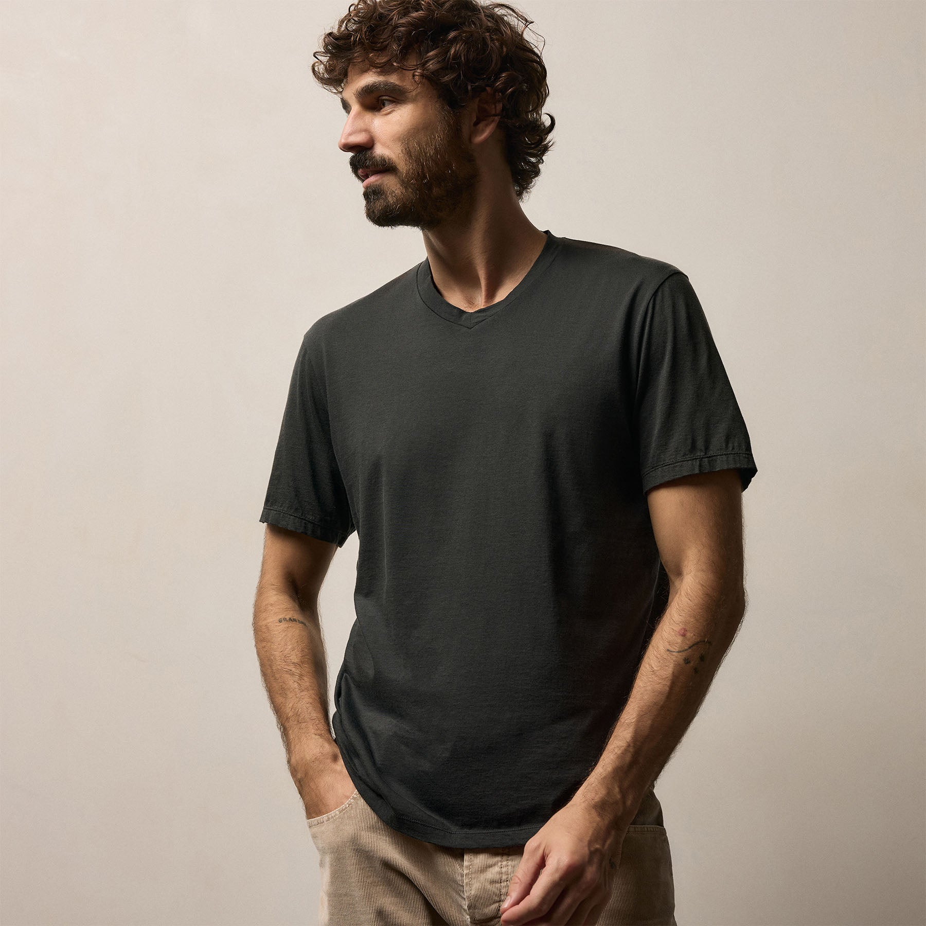 Luxe Lotus Jersey V Neck in Carbon | James Perse Los Angeles