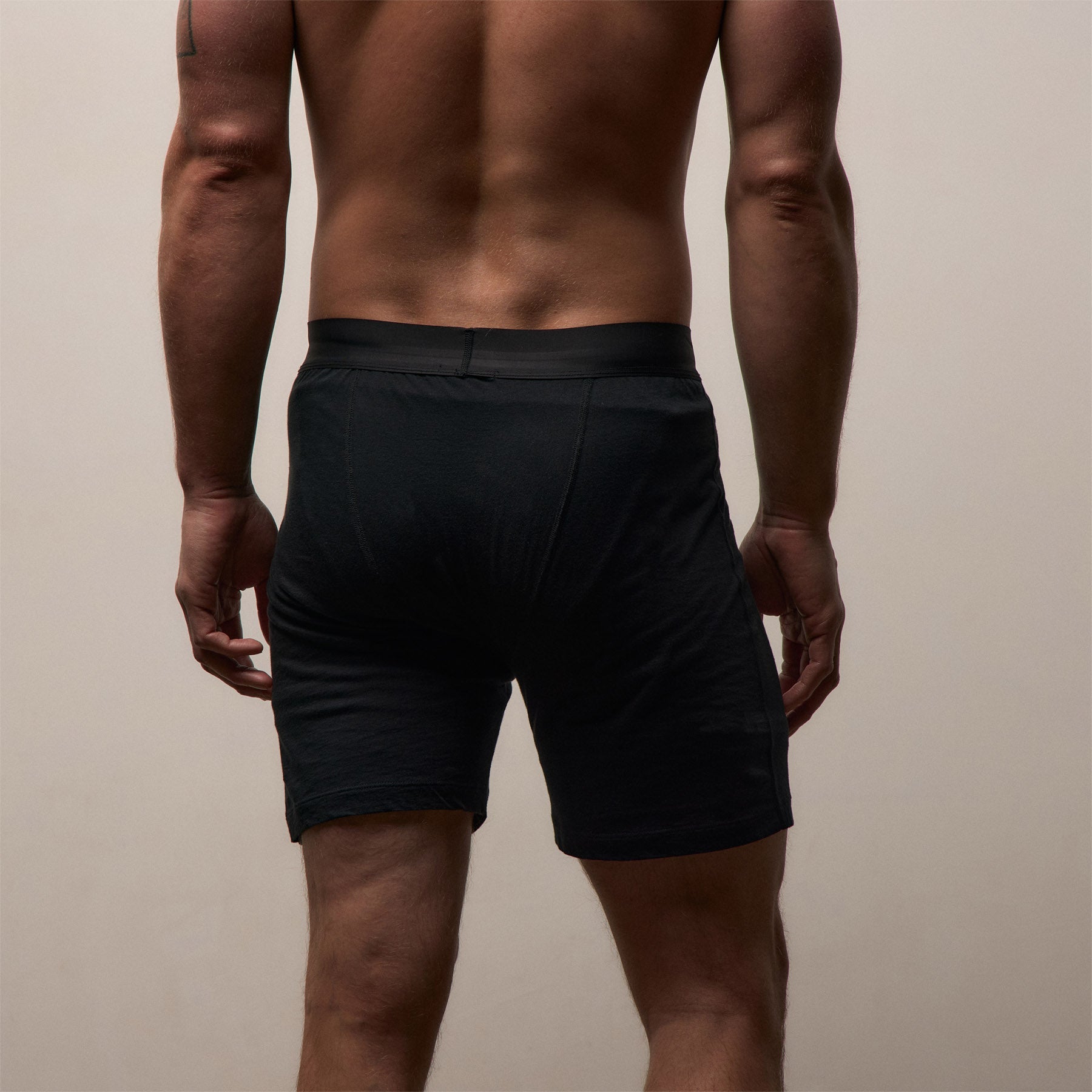 Luxe Lotus Relaxed Fit Boxer Short in Black | James Perse Los Angeles
