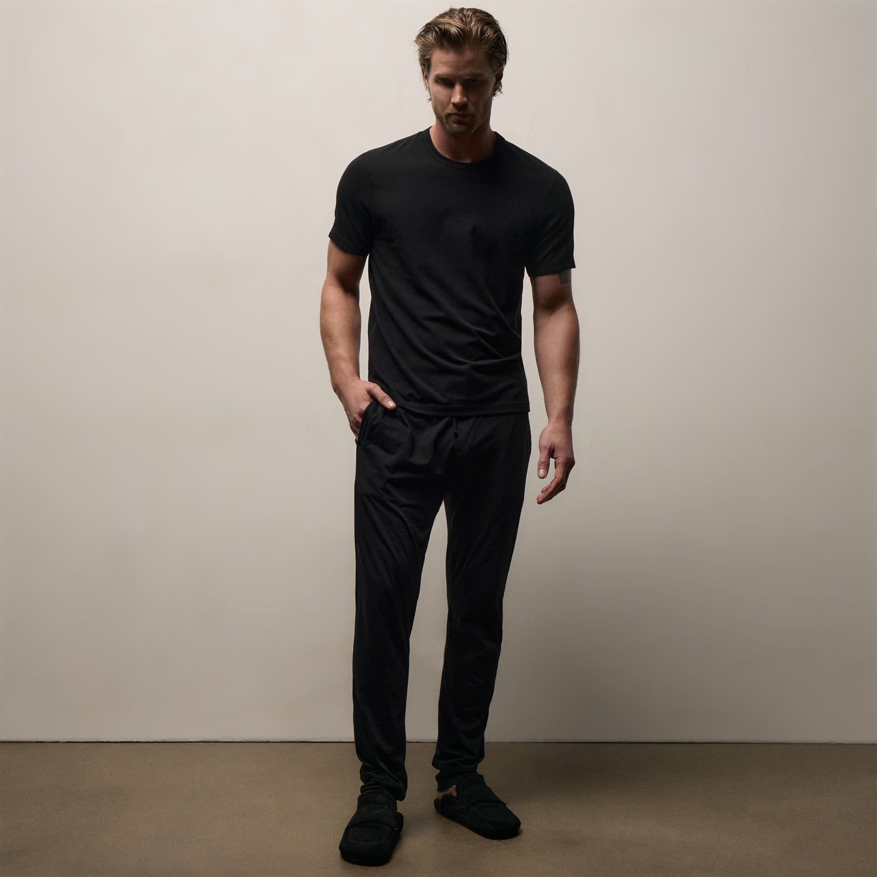 Elevated Lotus Jersey Lounge Tee in Black | James Perse Los Angeles