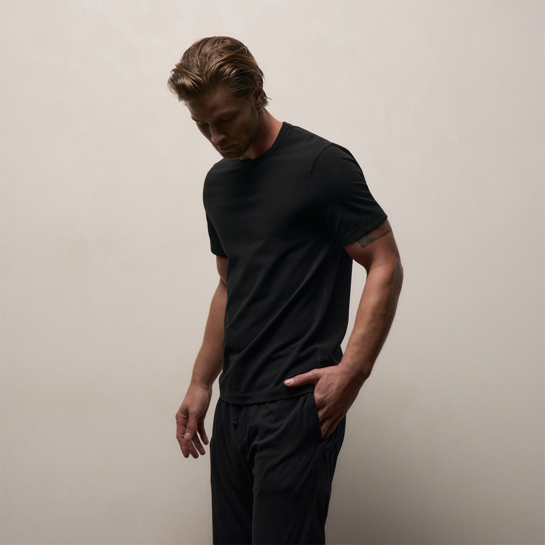Elevated Lotus Jersey Lounge Tee in Black | James Perse Los Angeles