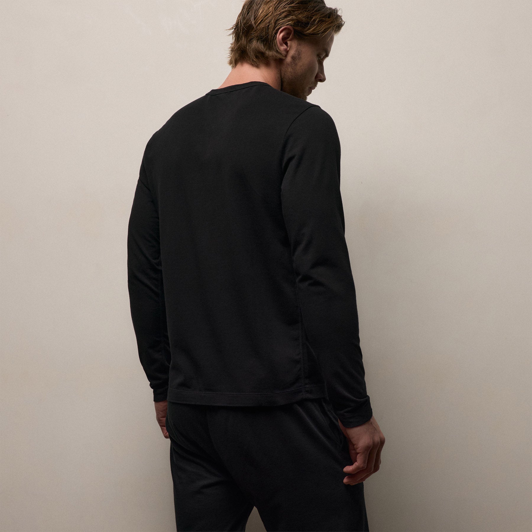 Elevated Lotus Jersey Lounge Crew in Black | James Perse Los Angeles