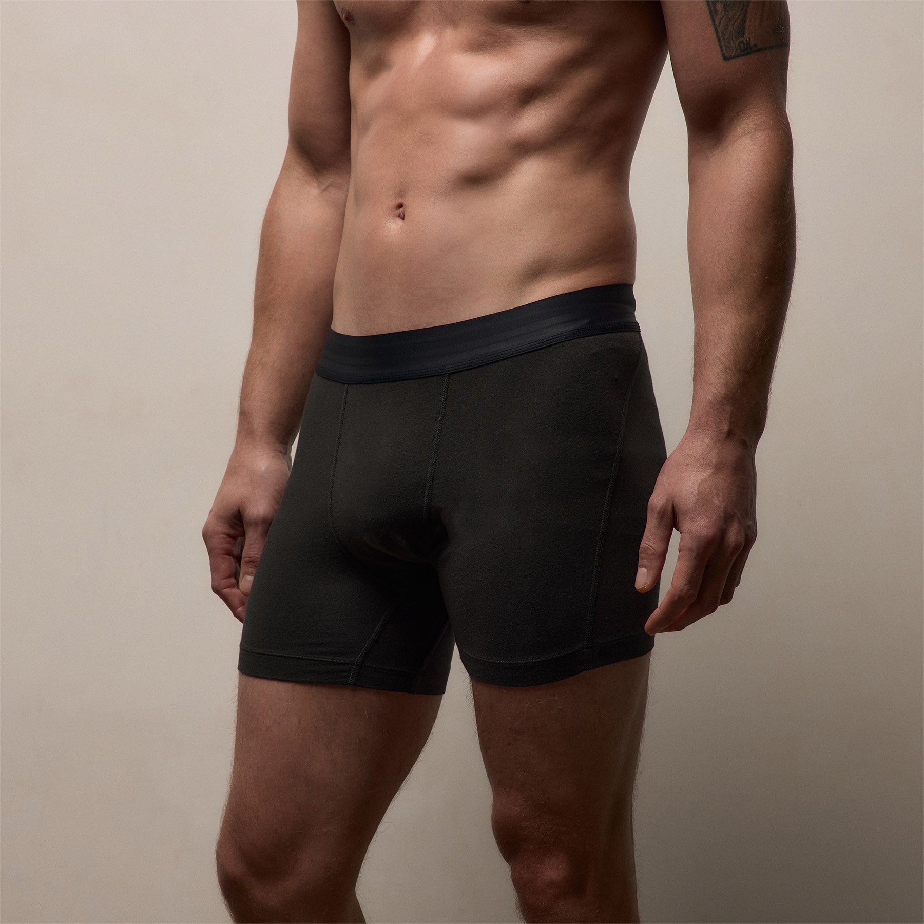 Elevated Lotus Sport Boxer Short in Carbon | James Perse Los Angeles