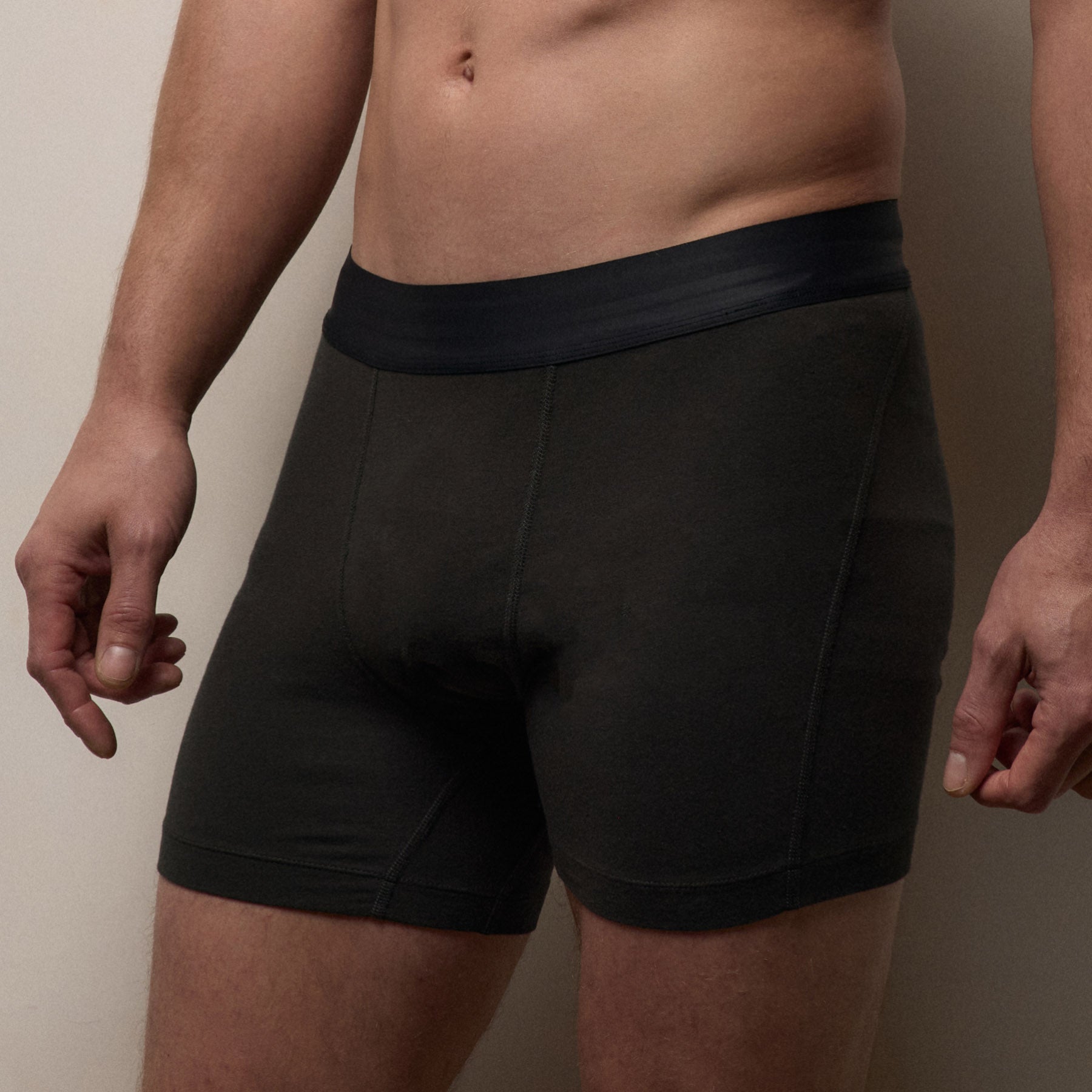 Elevated Lotus Sport Boxer Short in Carbon | James Perse Los Angeles