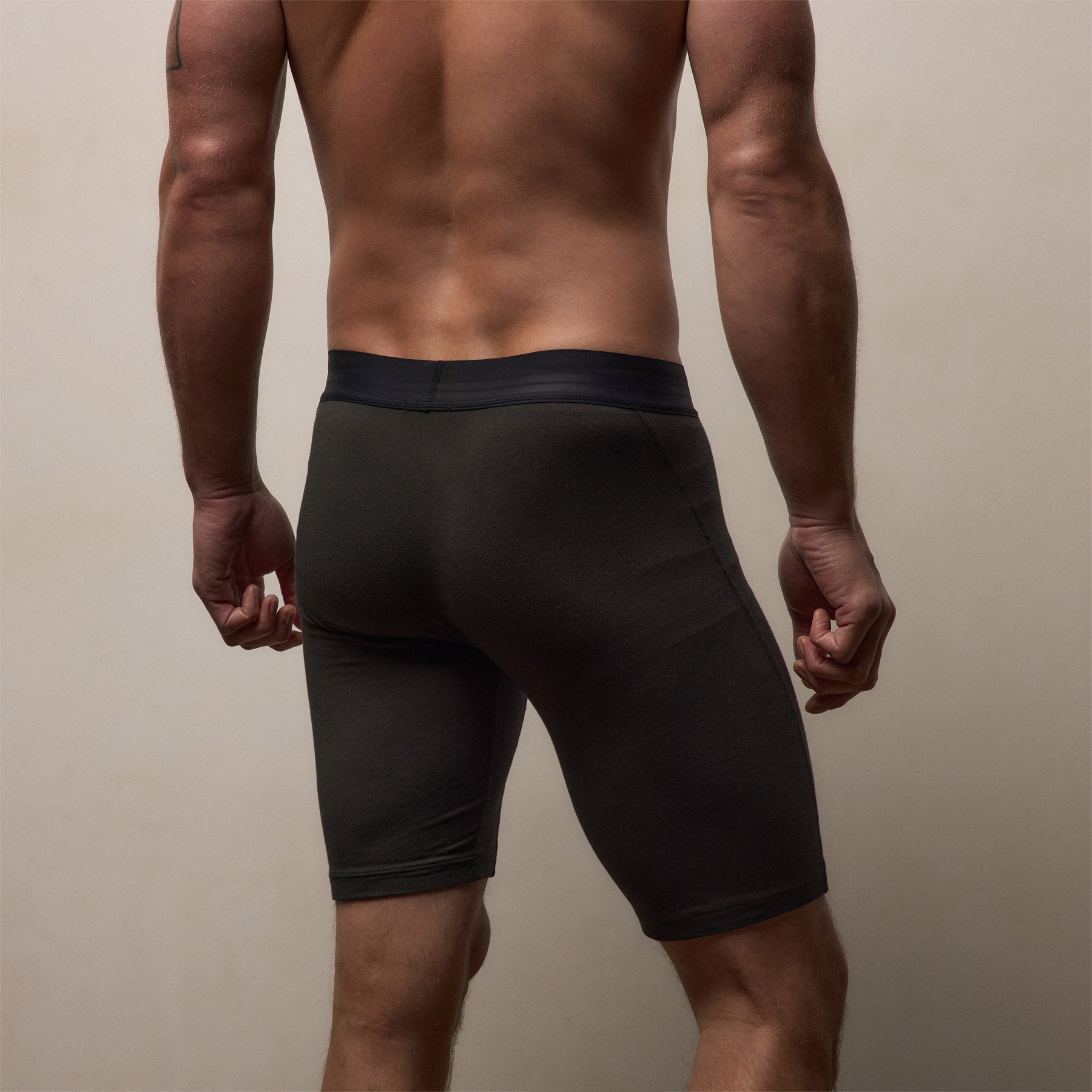 Elevated Lotus Sport Boxer  Long in Carbon | James Perse Los Angeles
