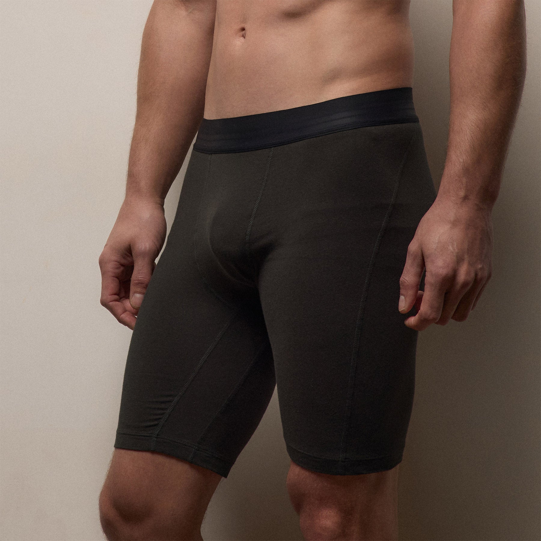 Elevated Lotus Sport Boxer  Long in Carbon | James Perse Los Angeles