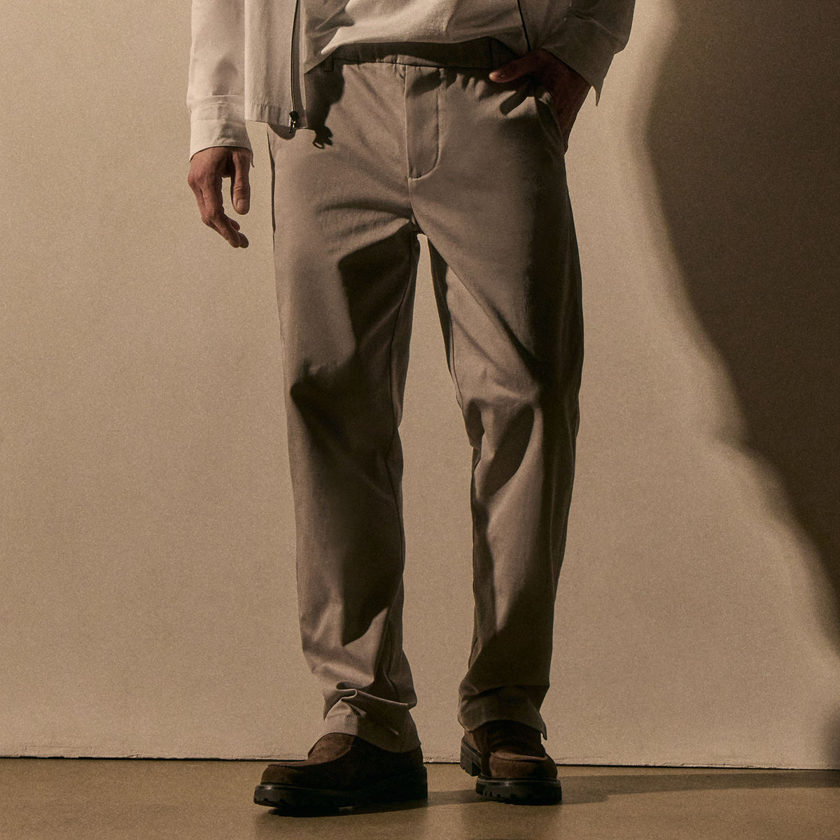 Stretch Micro Twl Golf Trouser in Concrete | James Perse Los Angeles