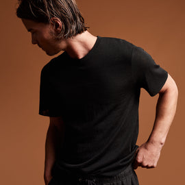 Desert Linen Crew in Black/Black | James Perse Los Angeles