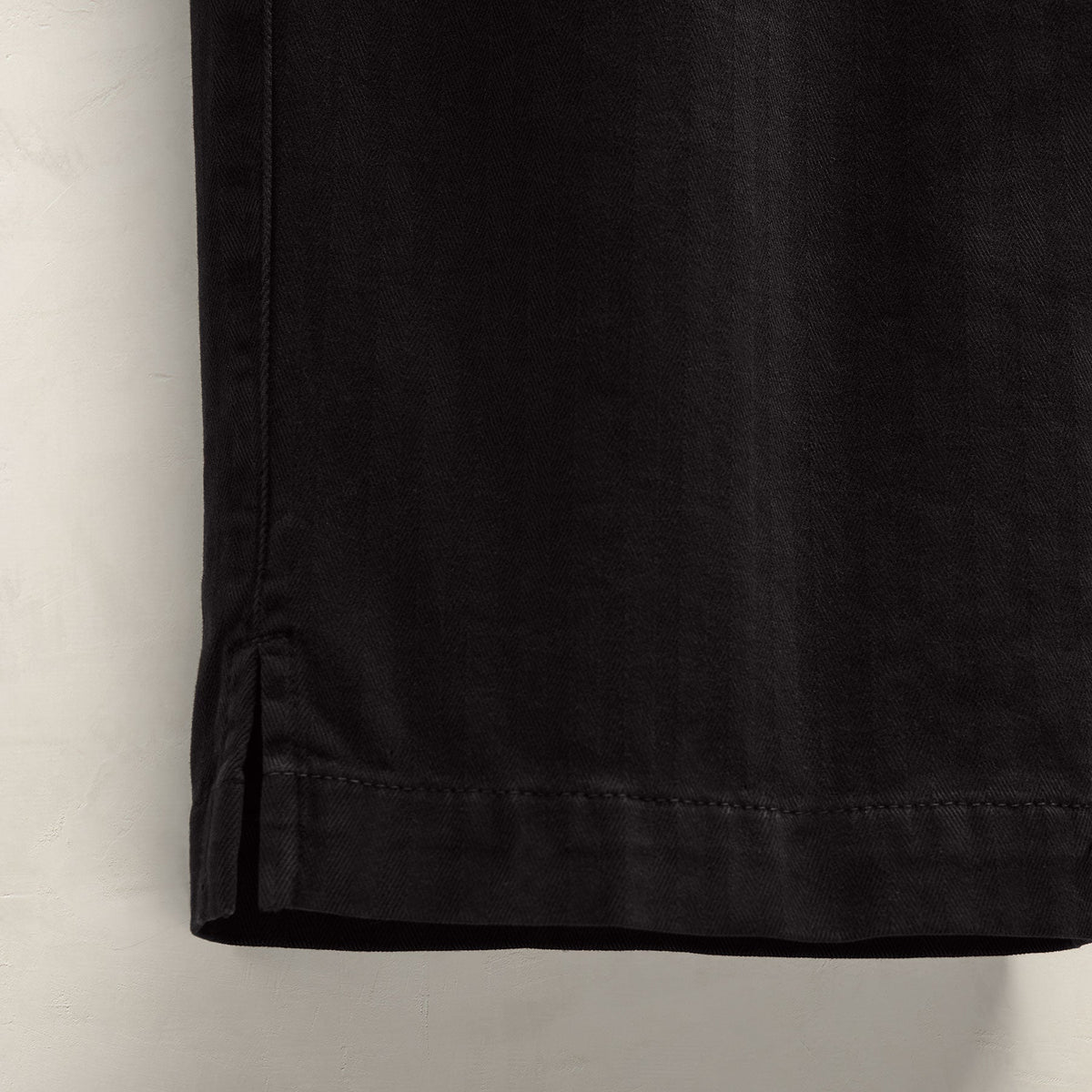 Herringbone Twill Trouser in Black | James Perse Los Angeles