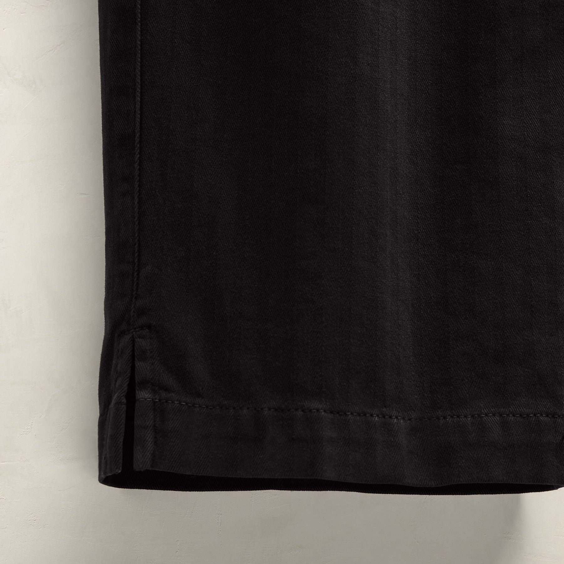 Herringbone Twill Trouser in Black | James Perse Los Angeles