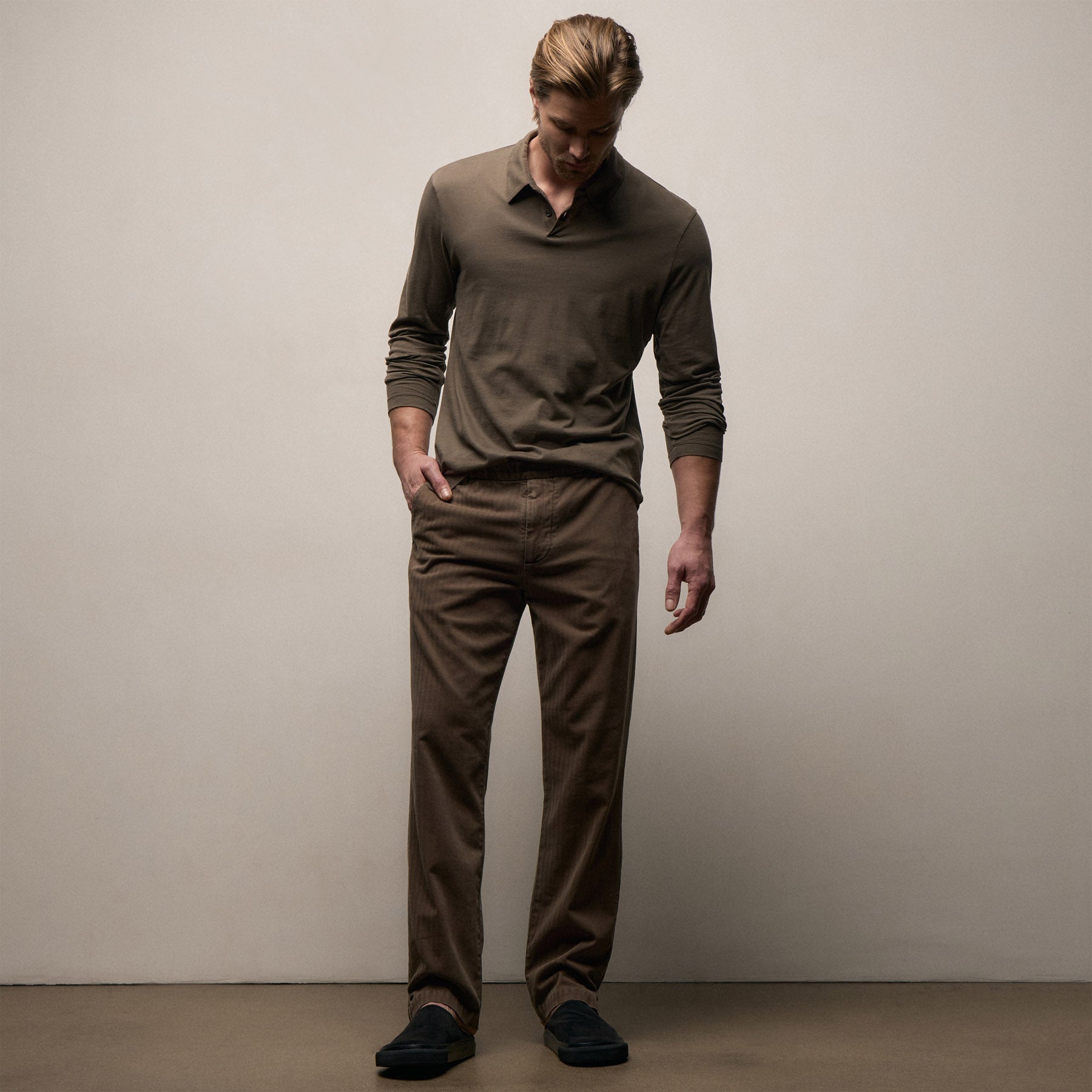 Herringbone Twill Trouser in Caribou Pigment | James Perse Los Angeles