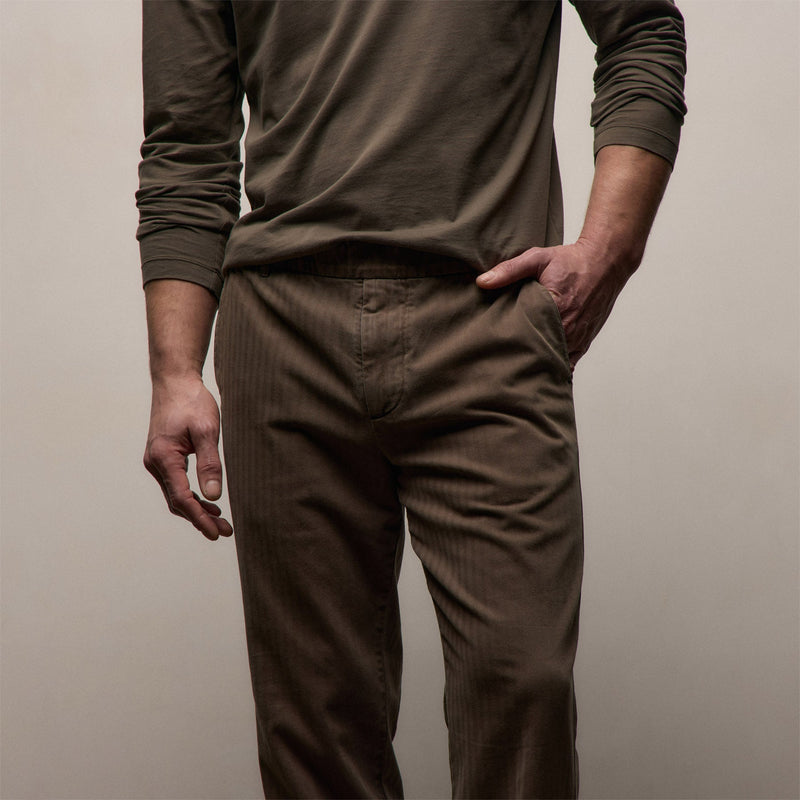 Herringbone Twill Trouser in Caribou Pigment | James Perse Los Angeles