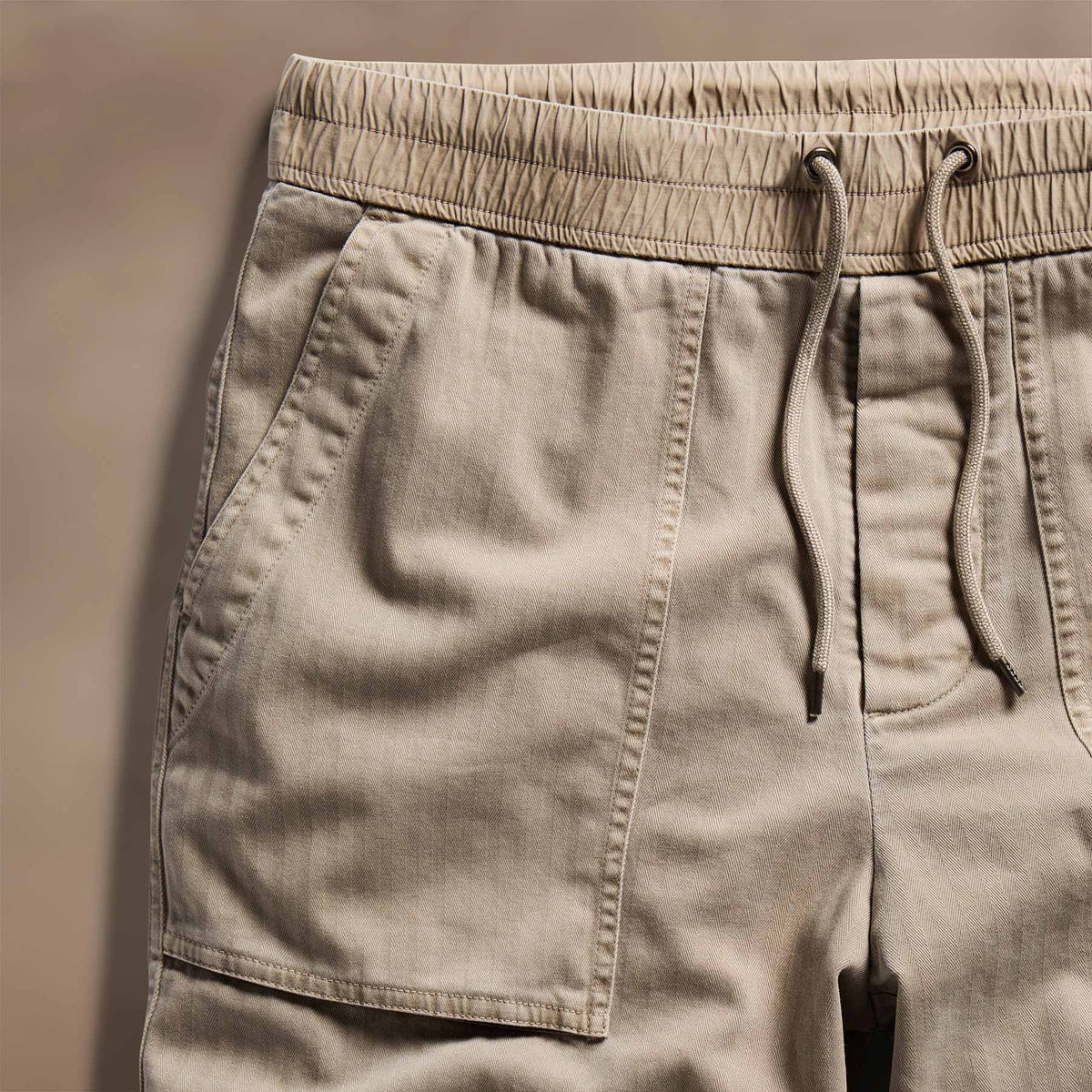 Herringbone Twill Utility Short Short in Overcast Pigment | James Perse Los Angeles