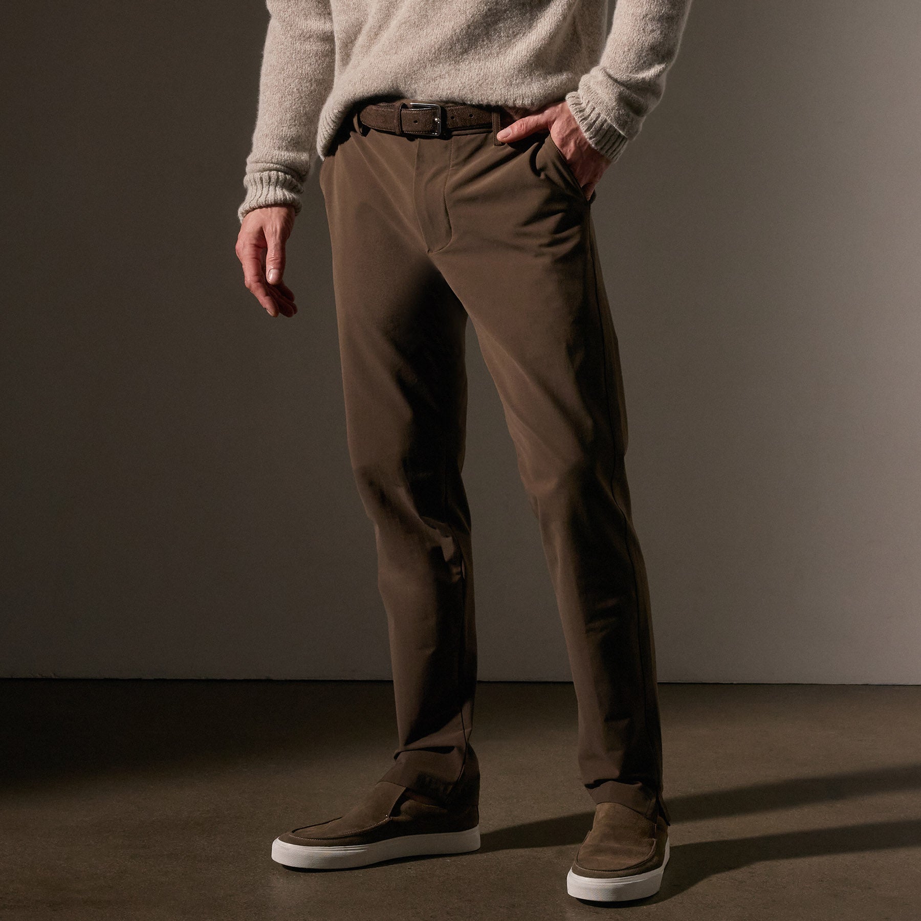 Golf Trouser  in Umber | James Perse Los Angeles