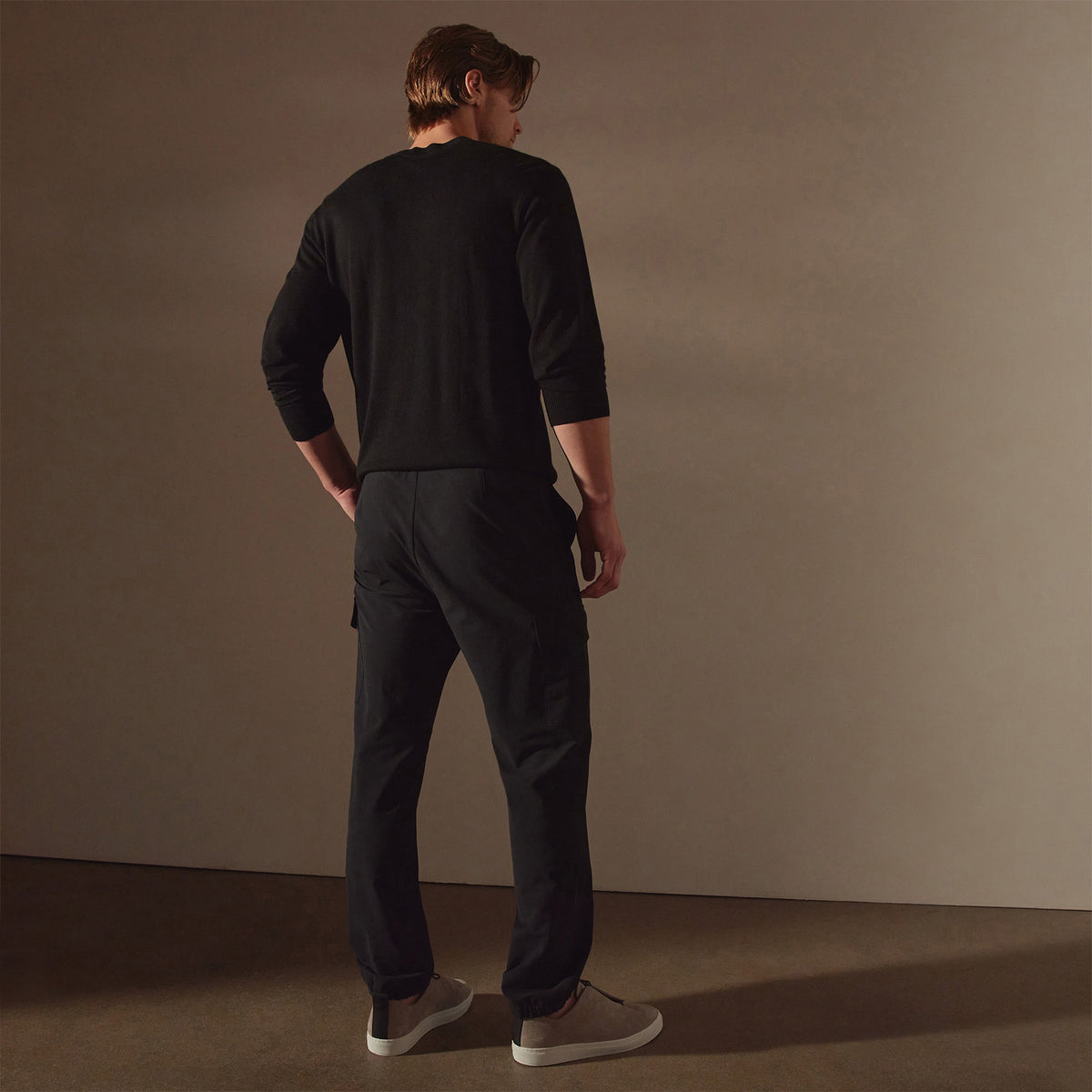 Performance Cotton Cargo Pant in Black | James Perse Los Angeles