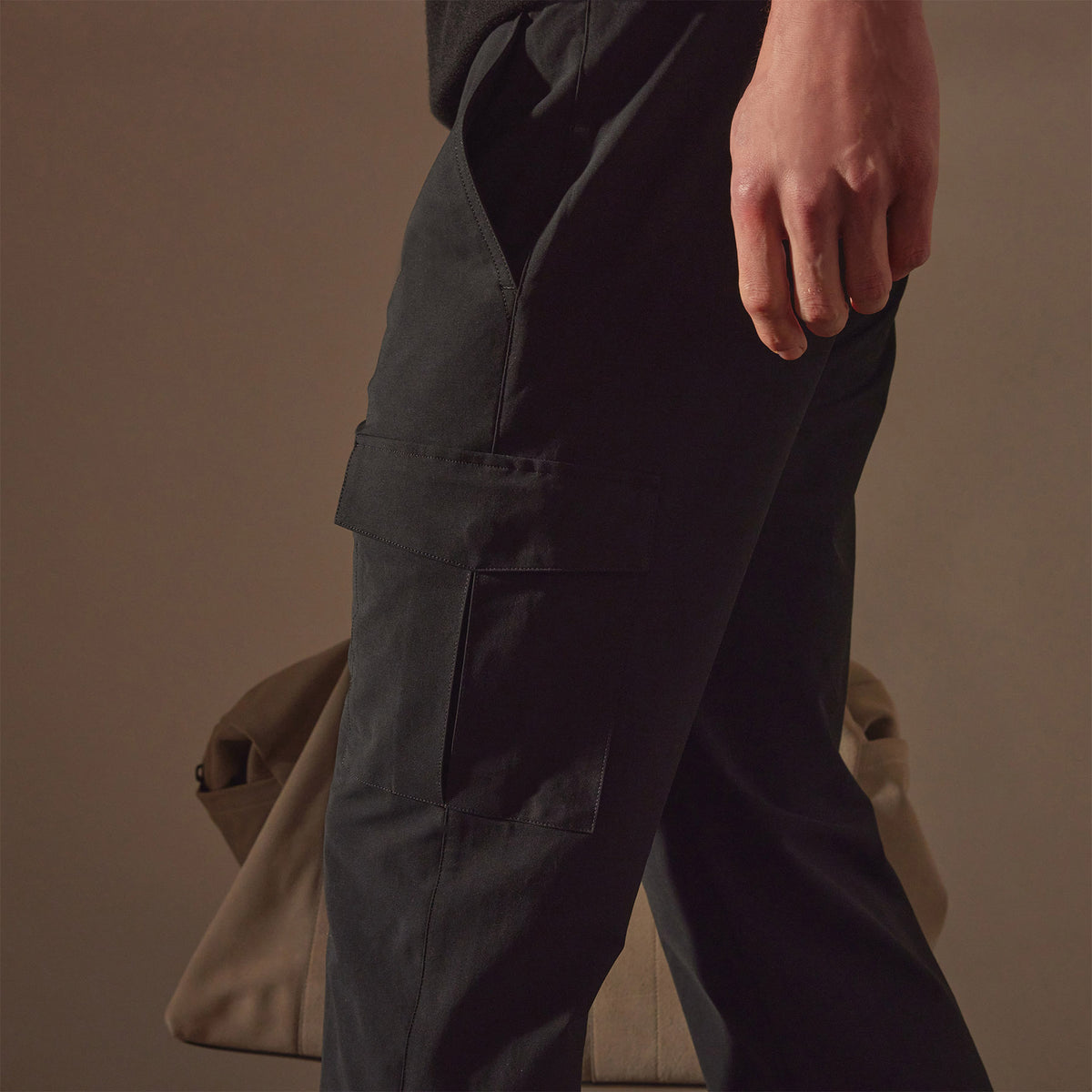 Performance Cotton Cargo Pant in Black | James Perse Los Angeles