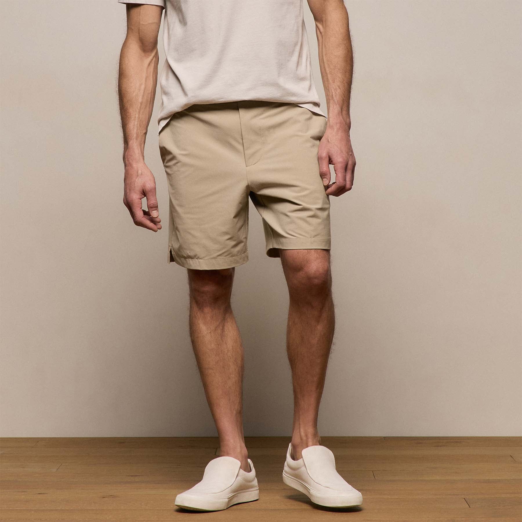 Golf Short in Sand | James Perse Los Angeles