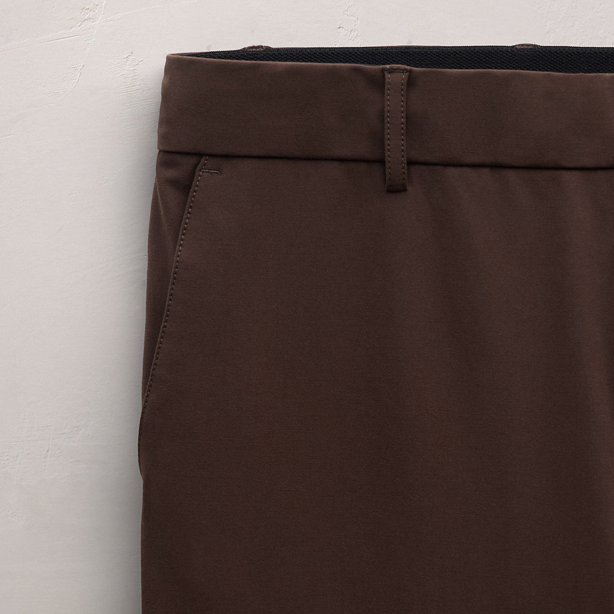 Straight Leg Golf Trouser in Bark | James Perse Los Angeles