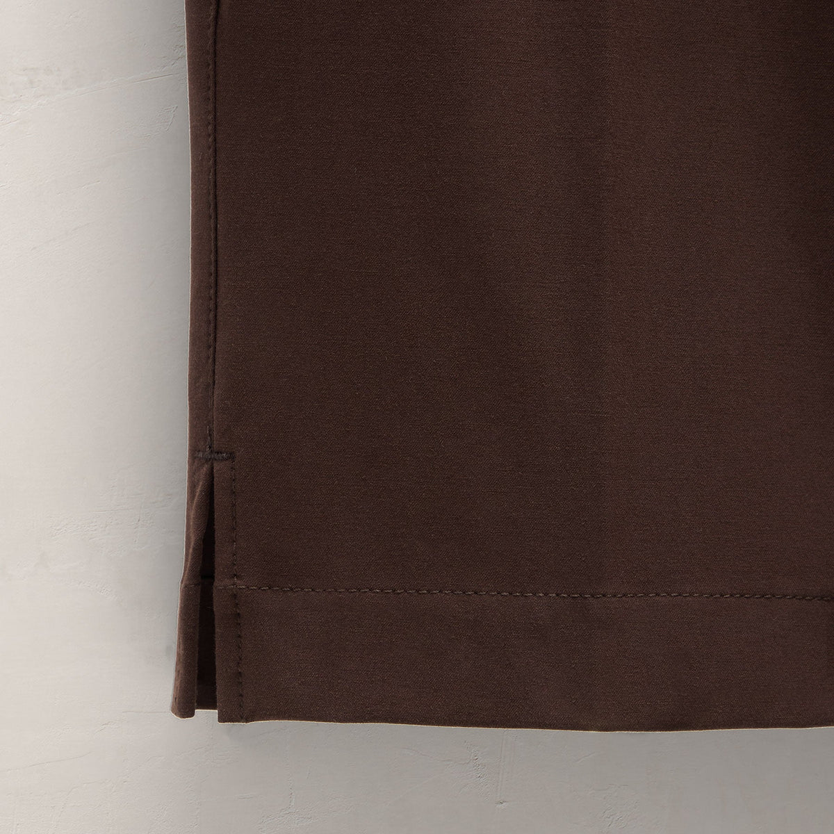 Straight Leg Golf Trouser in Bark | James Perse Los Angeles
