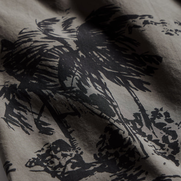 Island Poplin Print Short Sleeve Shirt in Army Green Pigment/Black | James Perse Los Angeles