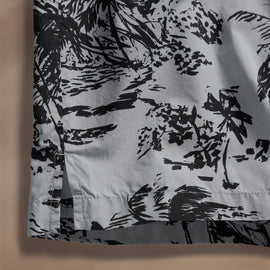 Island Poplin Print Short Sleeve Shirt in Grey Glacier Pigment/Black | James Perse Los Angeles