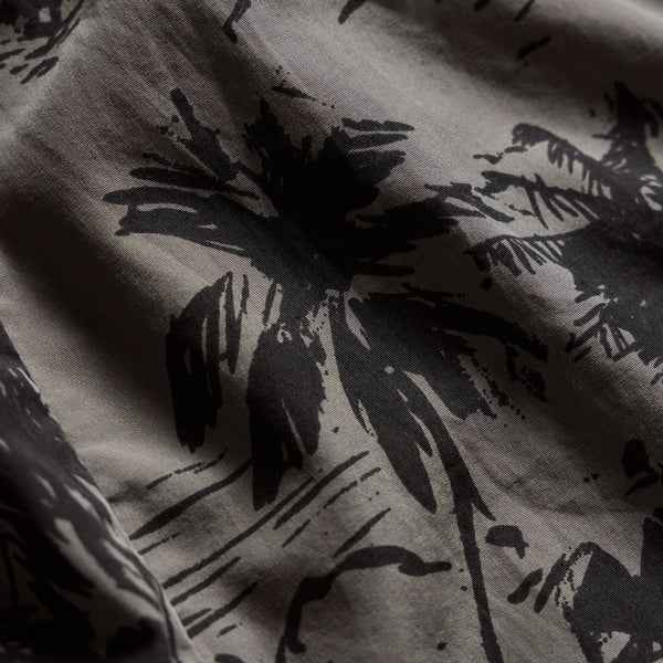 Island Poplin Print Short in Army Green Pigment/Black | James Perse Los Angeles