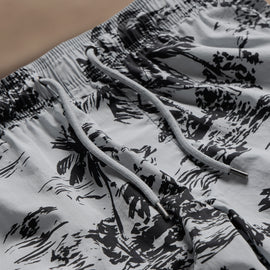 Island Poplin Print Short in Grey Glacier Pigment/Black | James Perse Los Angeles
