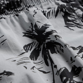 Island Poplin Print Short in Grey Glacier Pigment/Black | James Perse Los Angeles