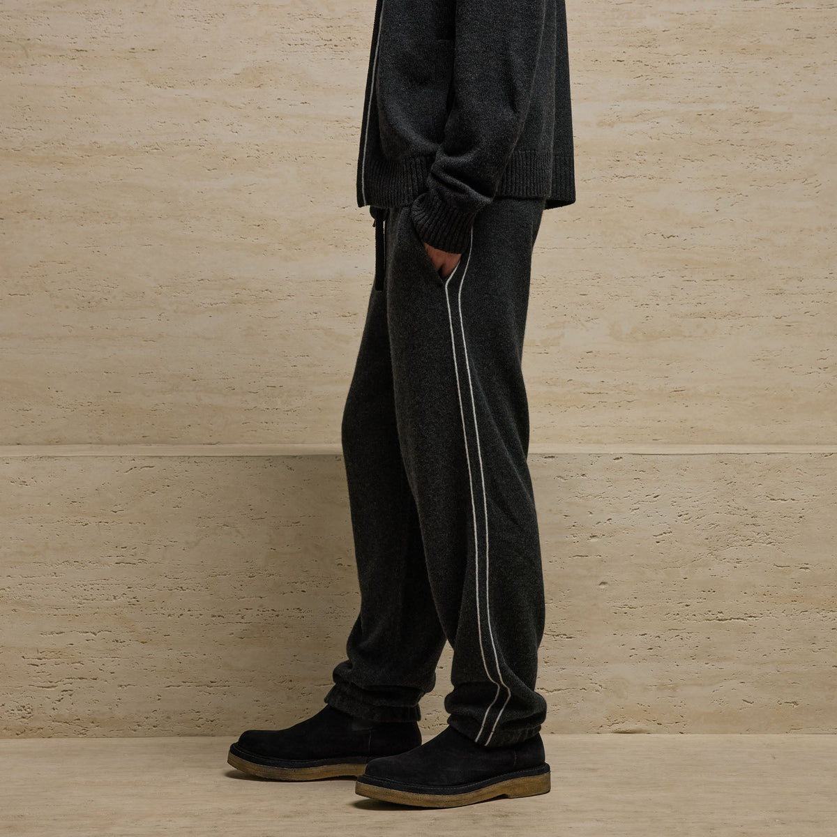 Italian Spun Cashmere Track Pa in Carbon/Smoke | James Perse Los Angeles