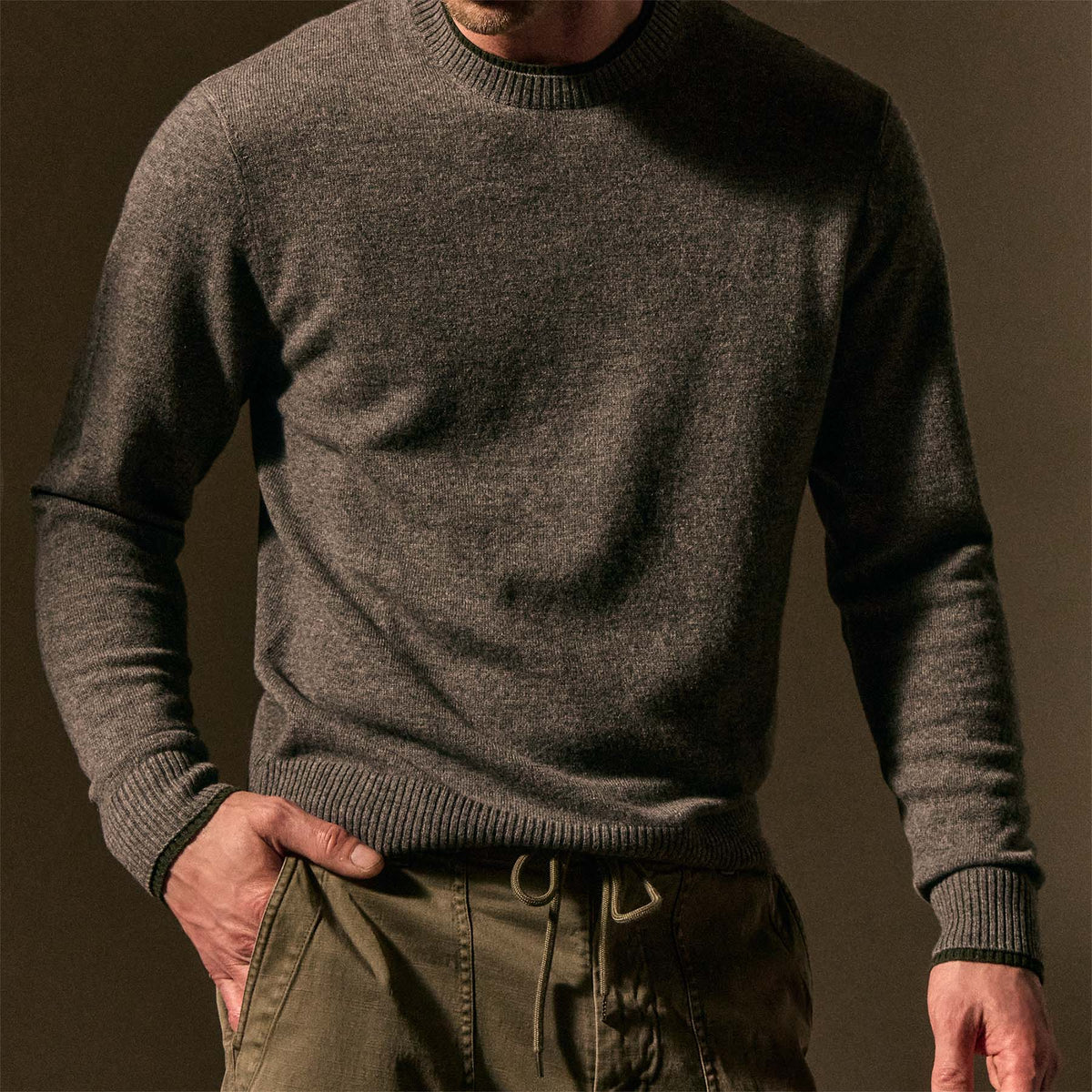 Italian Spun Cashmere Crew in Mid Grey/Forest | James Perse Los Angeles