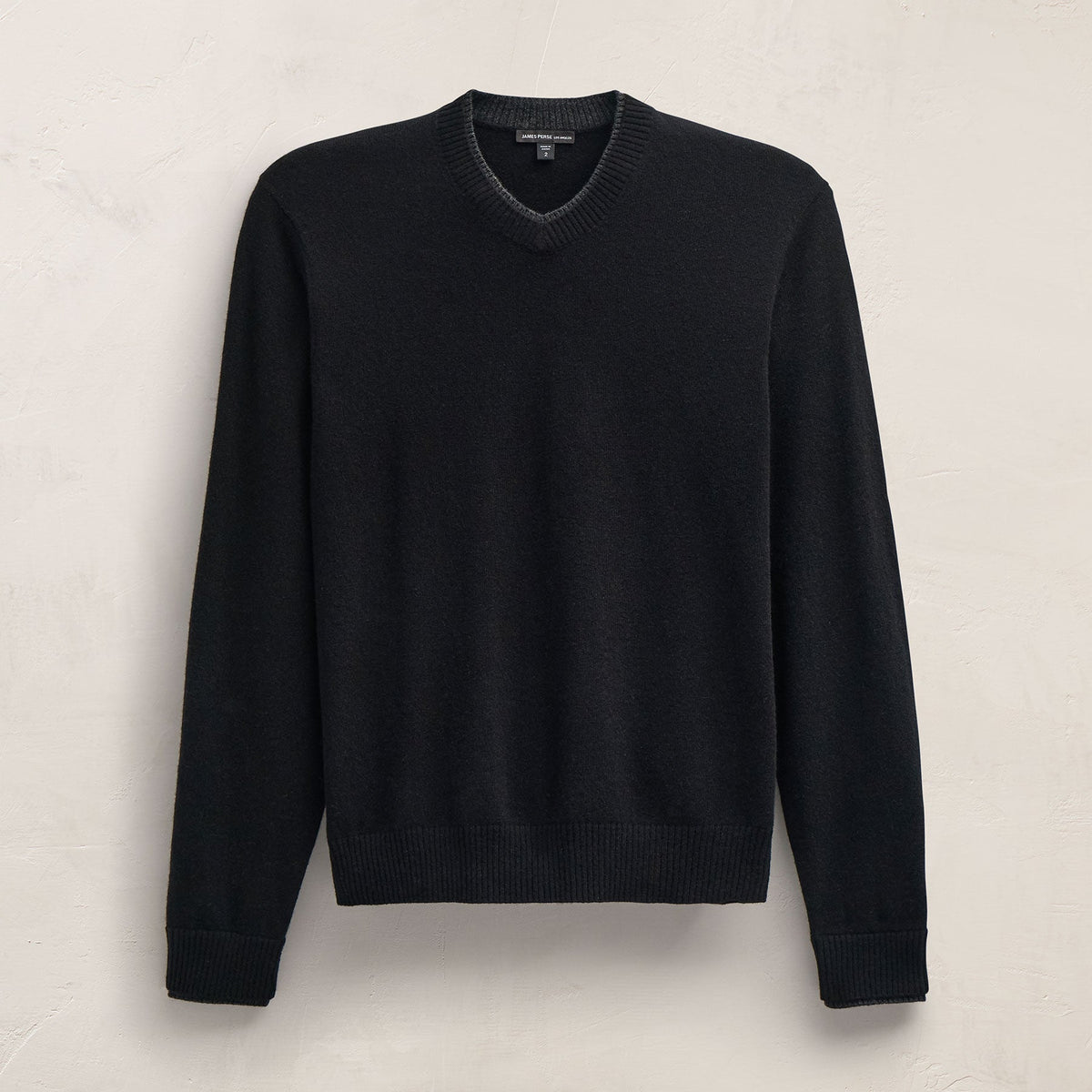 Italian Spun Cashmere Vee in Black/Anthracite | James Perse Los Angeles