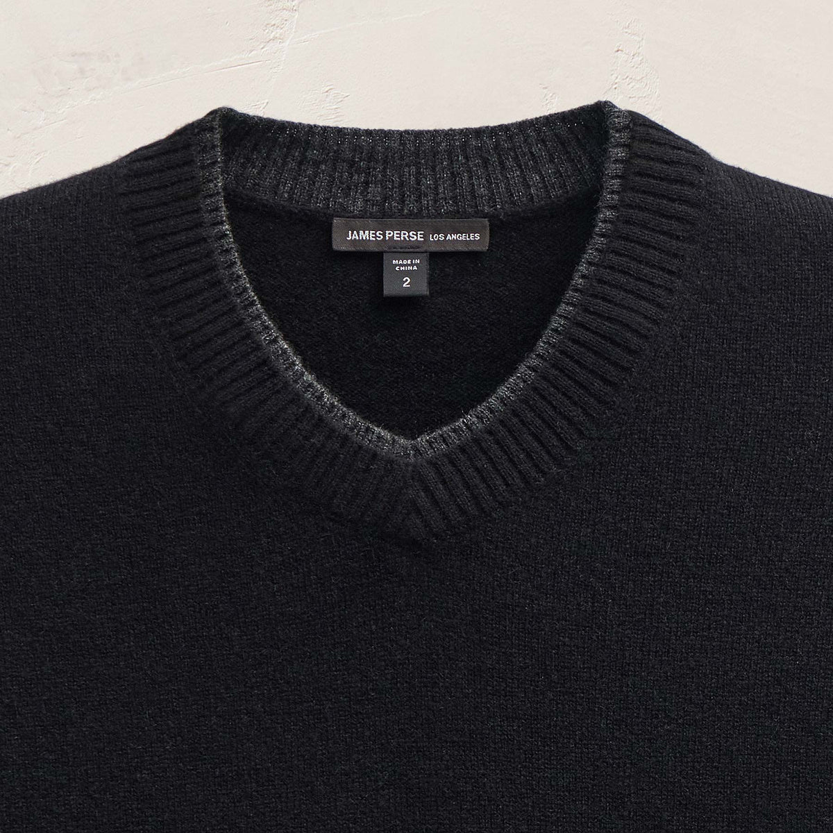 Italian Spun Cashmere Vee in Black/Anthracite | James Perse Los Angeles