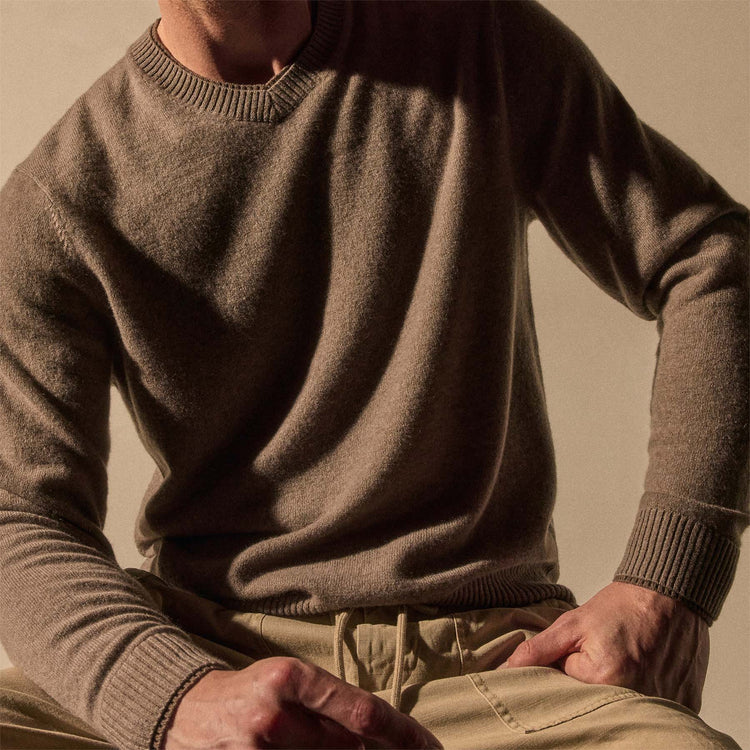 Italian Spun Cashmere Vee in Warm Brown/Mid Brown | James Perse Los Angeles