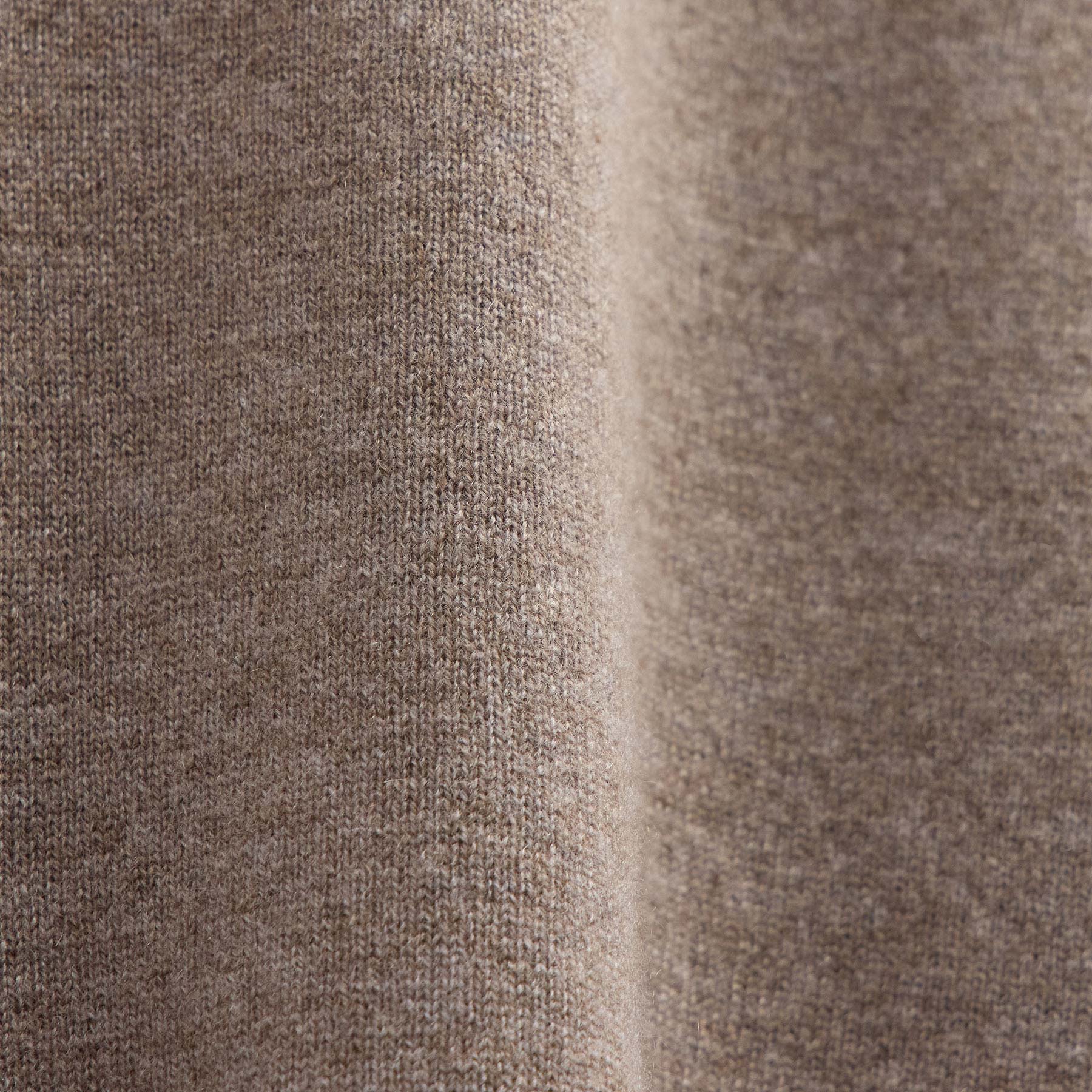 Italian Spun Cashmere Vee in Warm Brown/Mid Brown | James Perse Los Angeles