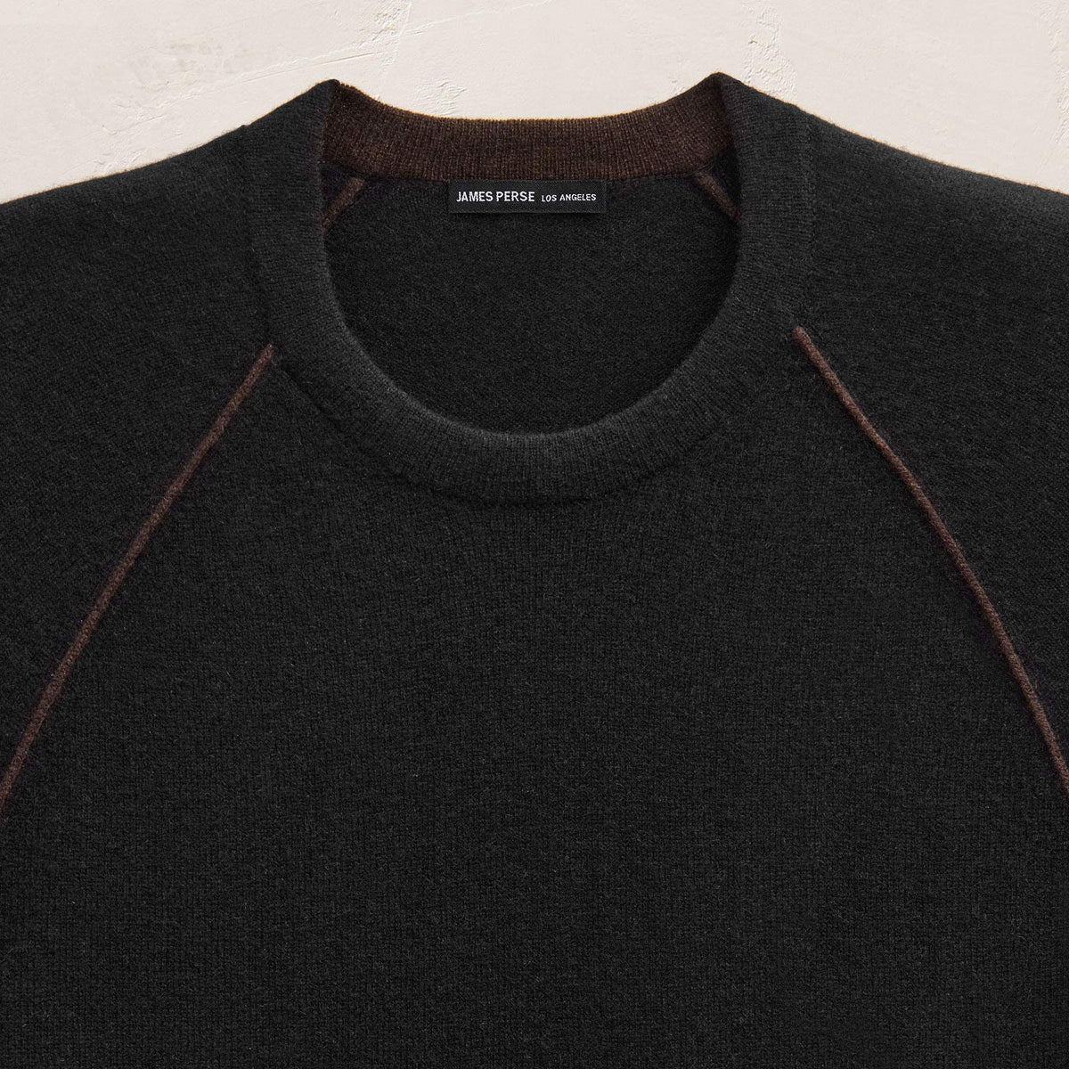 Italian Spun Cashmere Raglan Piped Crew in Black/Kona | James Perse Los Angeles FLAT
