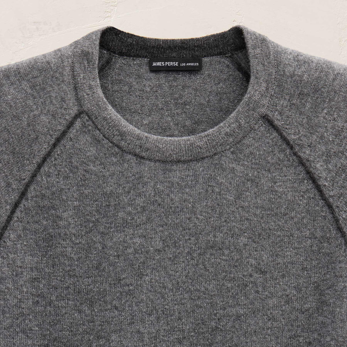 Italian Spun Cashmere Raglan Piped Crew in Mid Grey/Anthracite | James Perse Los Angeles FLAT