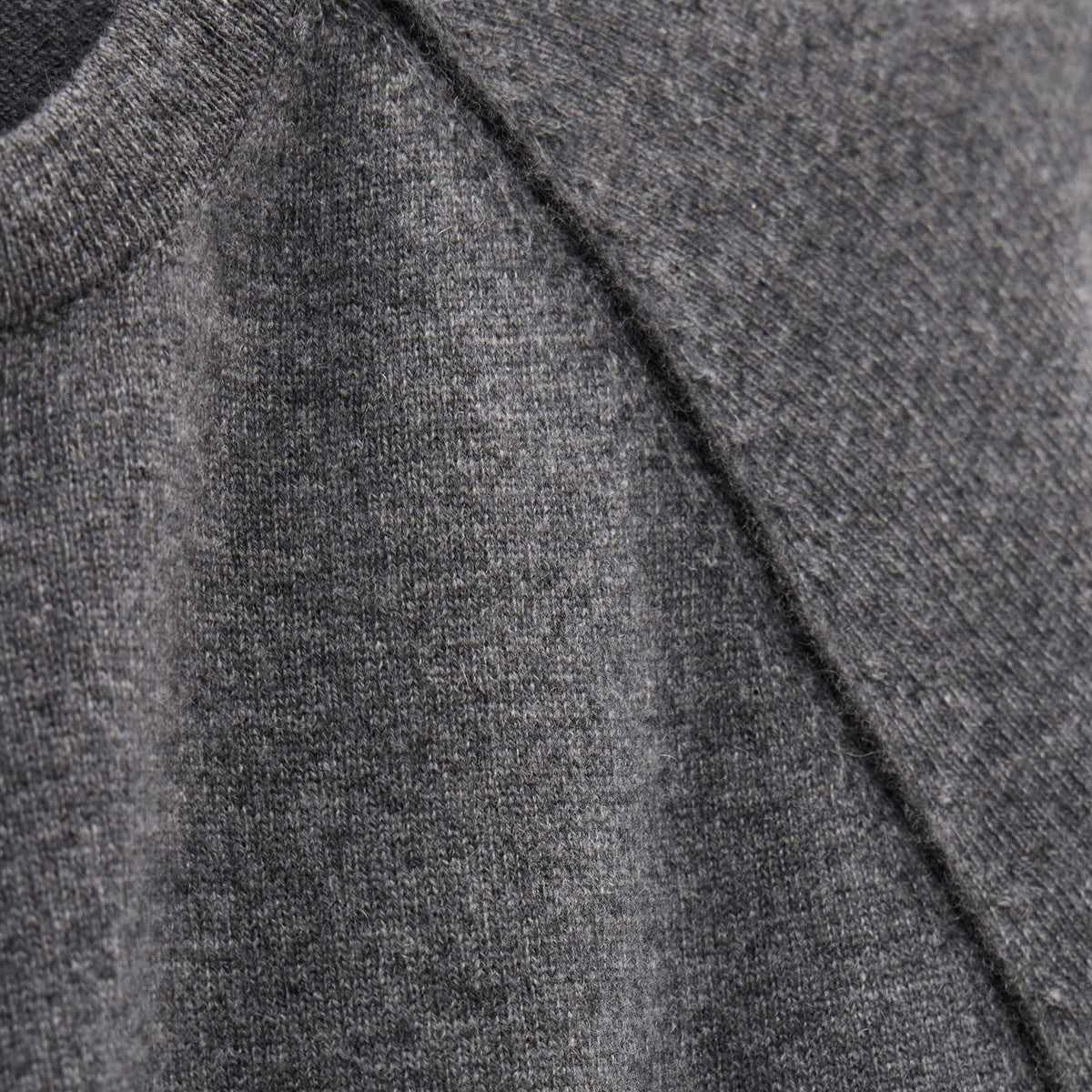 Italian Spun Cashmere Raglan Piped Crew in Mid Grey/Anthracite | James Perse Los Angeles FLAT