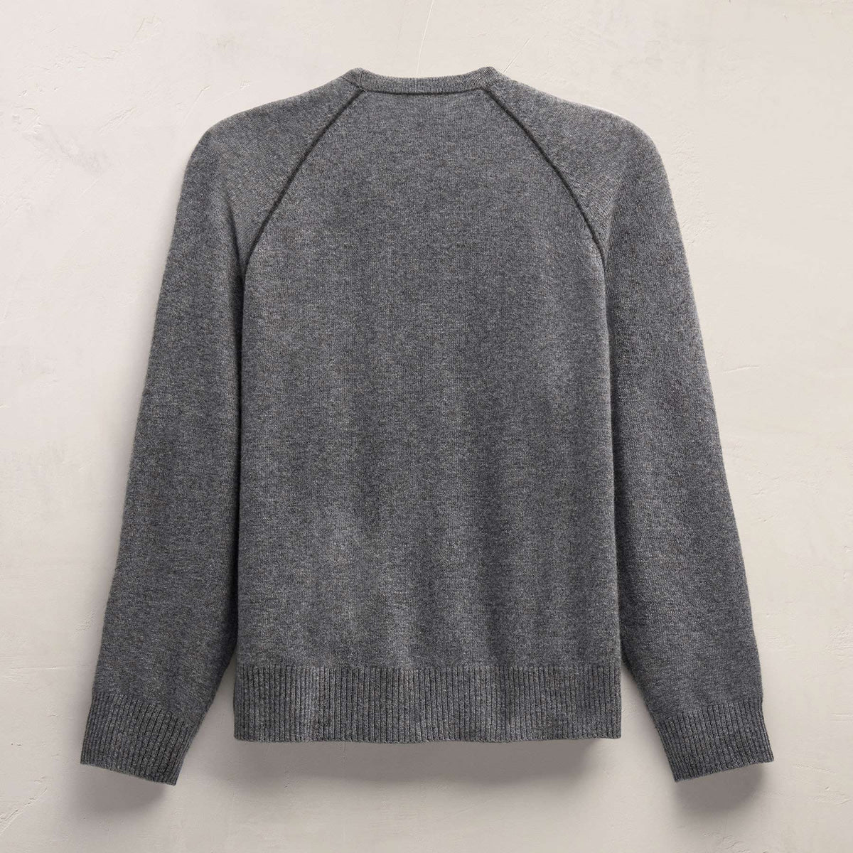 Italian Spun Cashmere Raglan Piped Crew in Mid Grey/Anthracite | James Perse Los Angeles FLAT