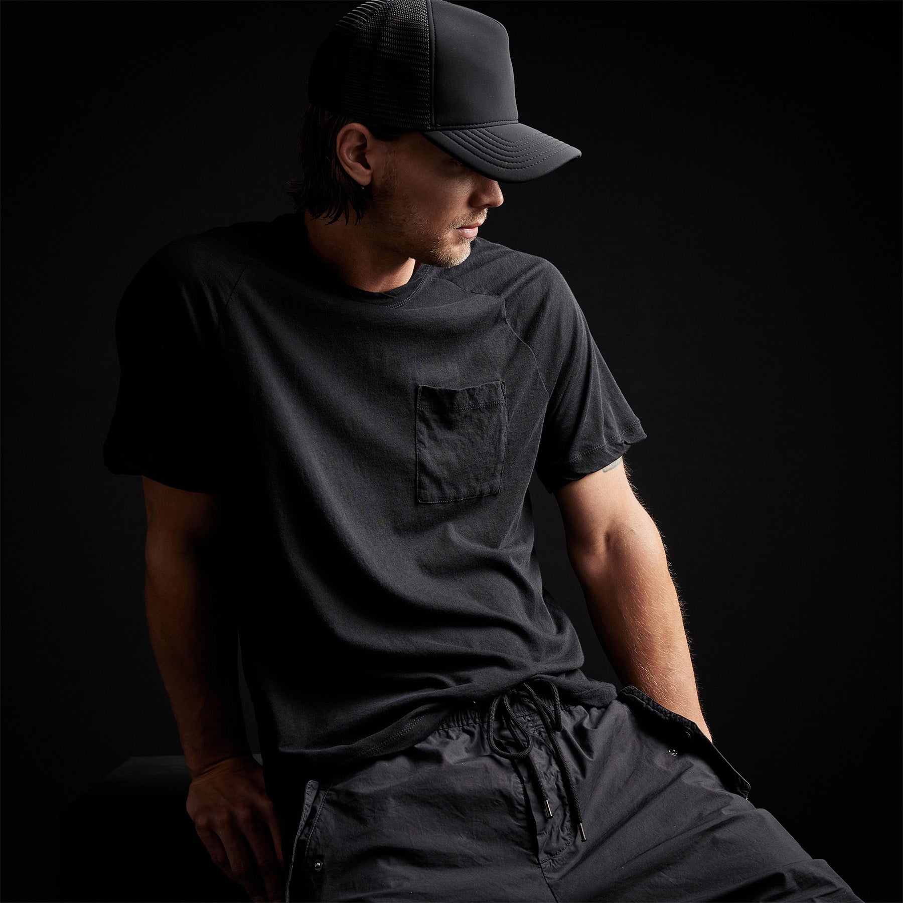 Linen Palm Tee in Black | James Perse Los Angeles